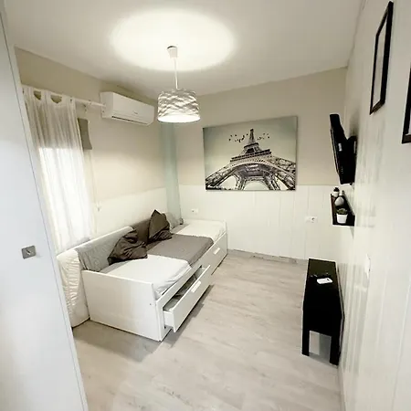 Estudio Cerca Estacion Bus Y Tren Apartment